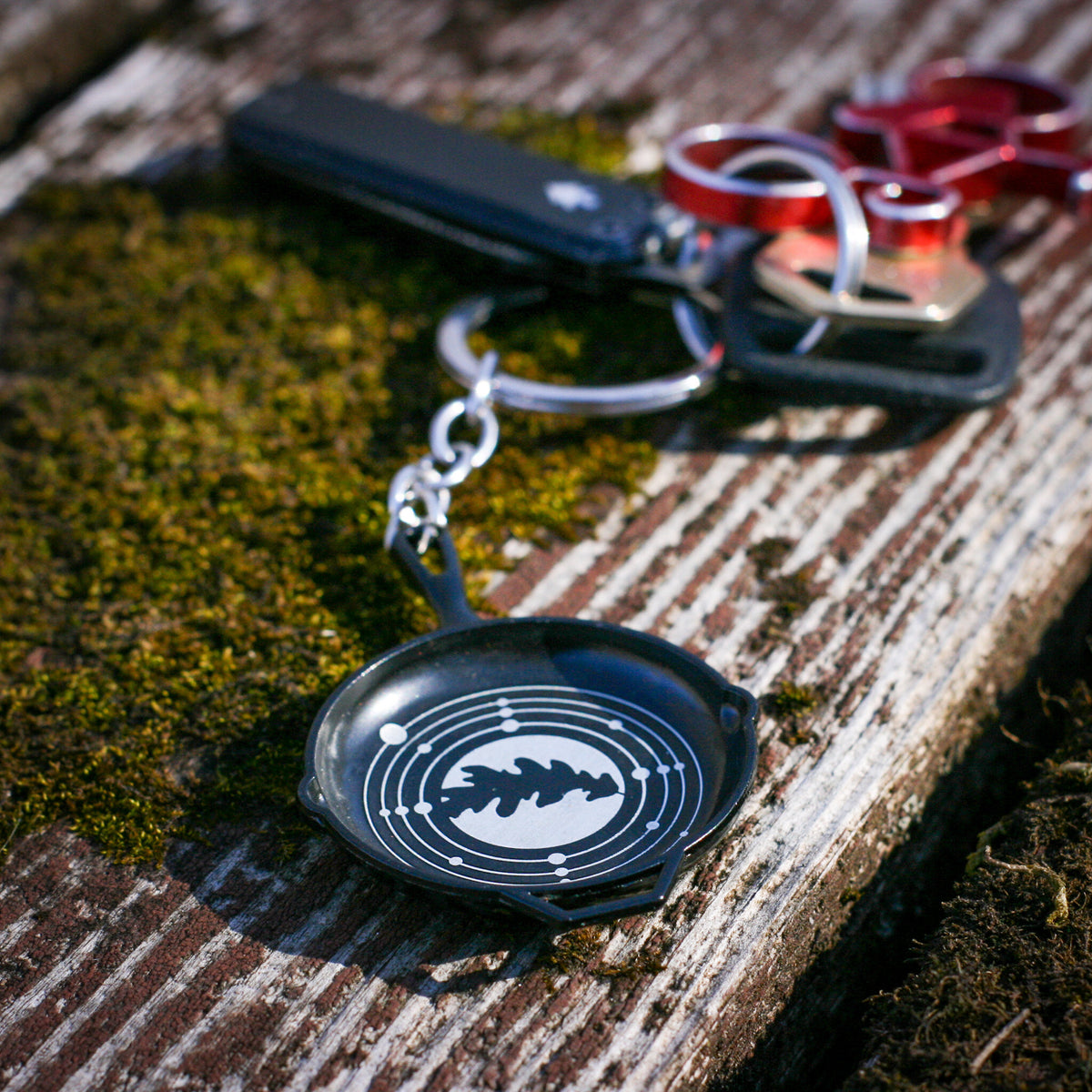 close up of a skillet keychain